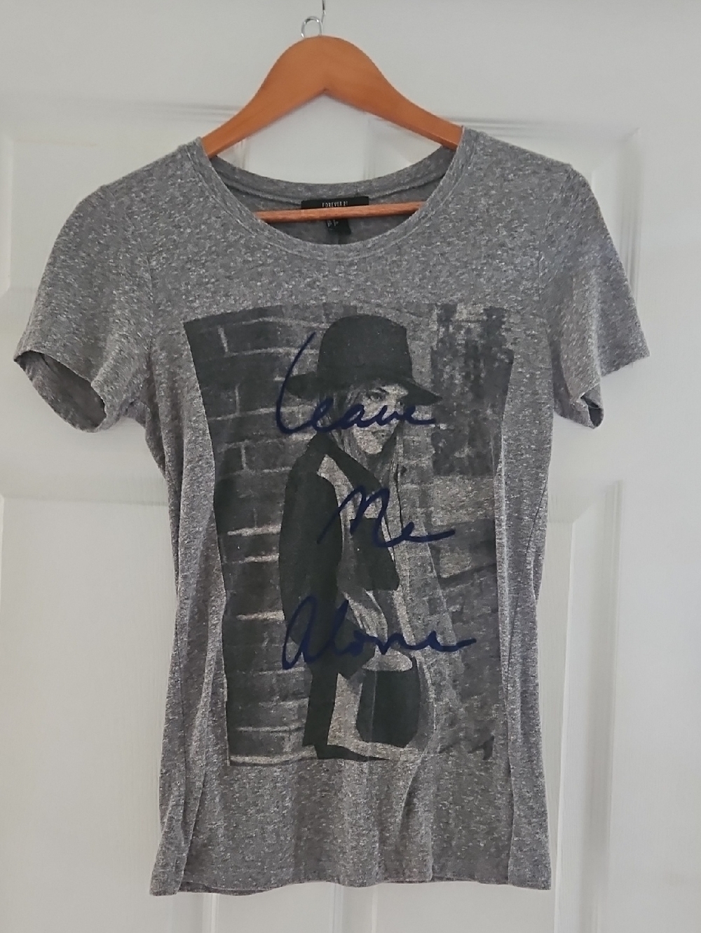 Forever 21 Heather Gray Short Sleeve Graphic Tee-Size Small